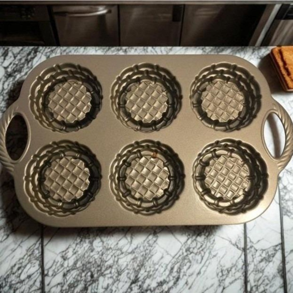 NEW Fancy Nordic‎ Ware Shortcake Baskets Pan Cast Aluminum 6 Cake Non-Stick Gold